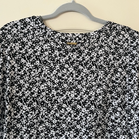 NEW! MICHAEL Michael Kors Floral Black and White Women's Blouse Size Medium - Picture 3 of 10